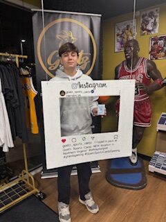 Customer pulling the Victor Wembanyama – 2025/26 Topps Chrome Redemptions 