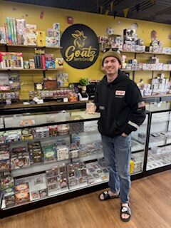 Customer pulling the Giratina VSTAR – Galarian Gallery